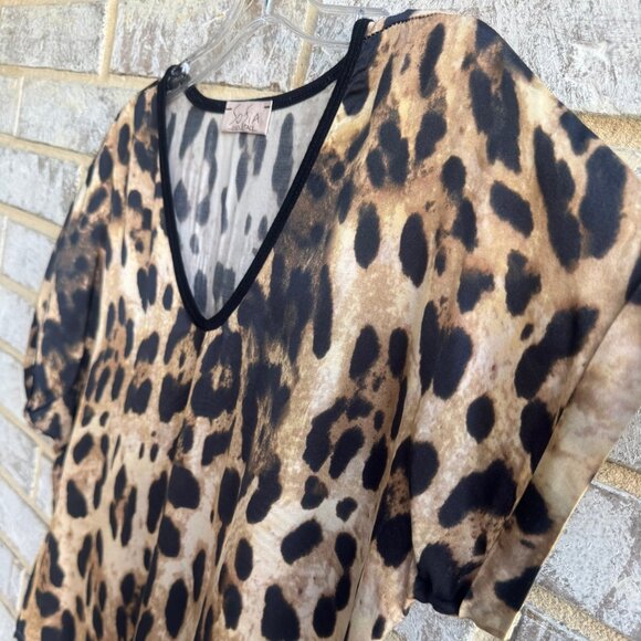Sofia Made in Italy Short Sleeve V-Neck Animal Print Blouse Women's Size M - Picture 6 of 7